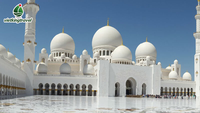  Nhà thờ Hồi giáo Sheikh Zayed ở Abu Dhabi
