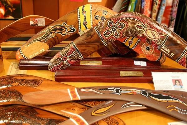 Boomerang là vũ khí săn bắn của thợ săn thổ dân nước Úc 