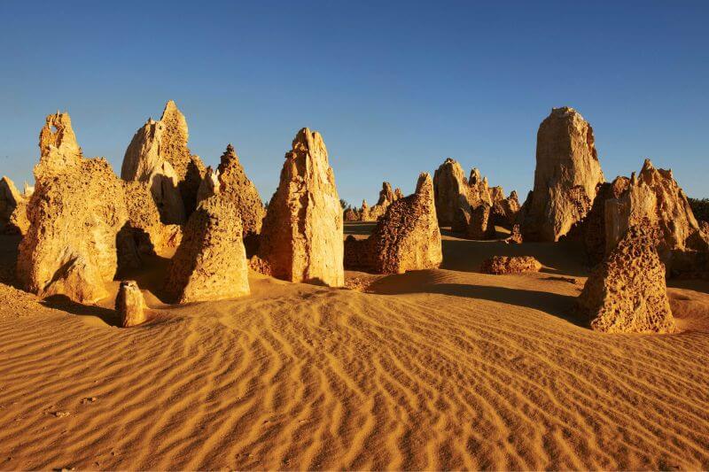 Sa mạc Pinnacles với những cột đá vôi kỳ vỹ