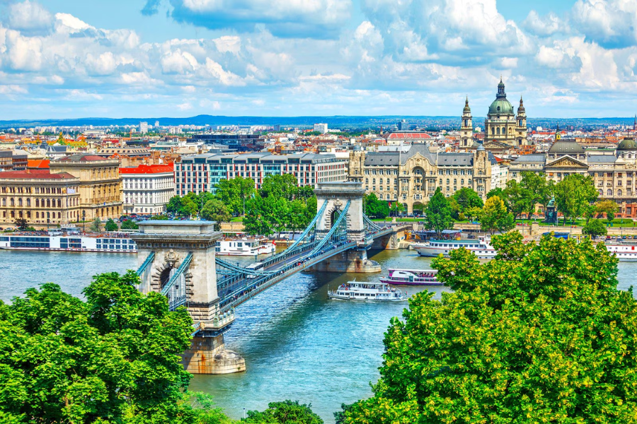Thủ đô Budapest, Đông Âu