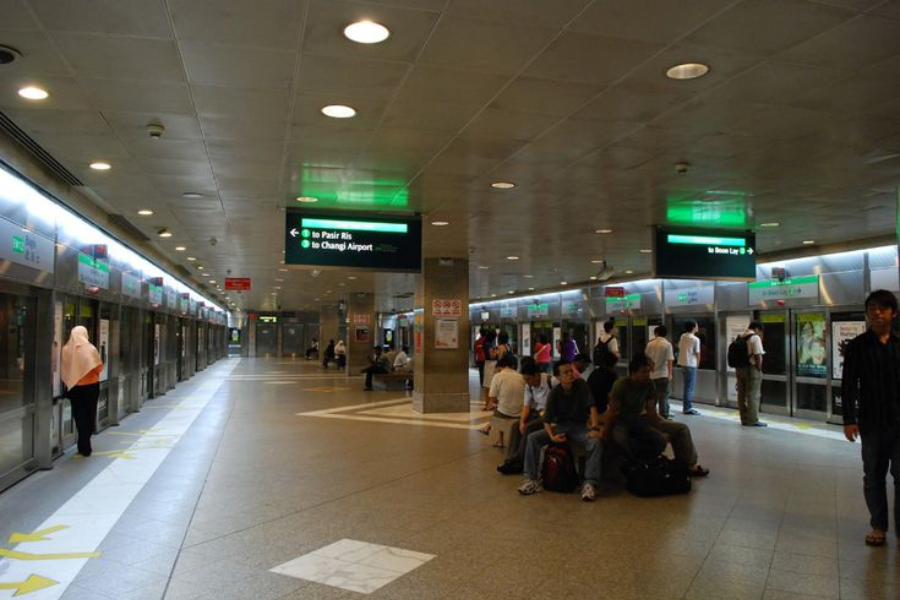 Trạm tàu điện ngầm MRT dẫn đến công viên sư tử biển