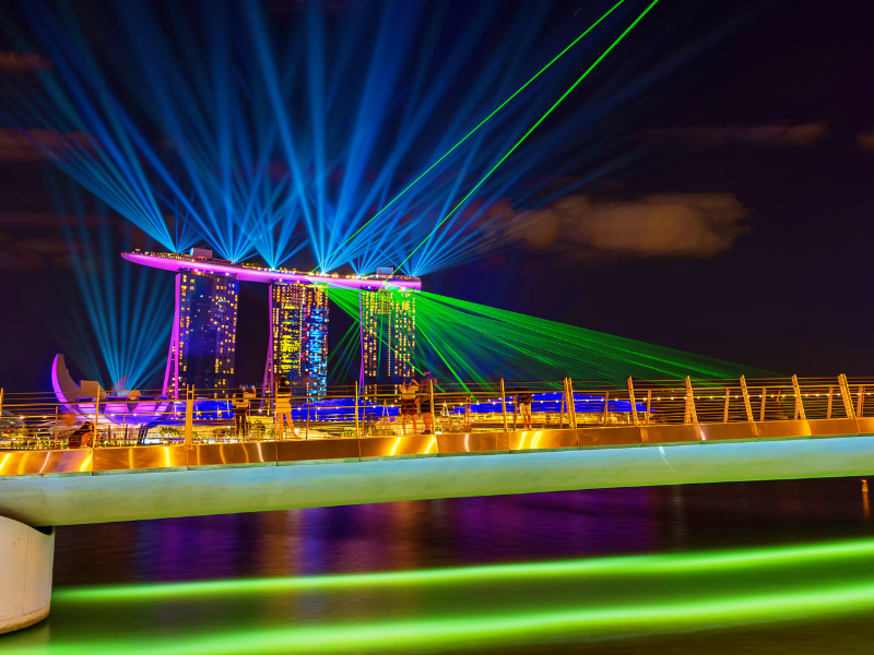 Spectra Light & Lazer show trên vịnh Marina