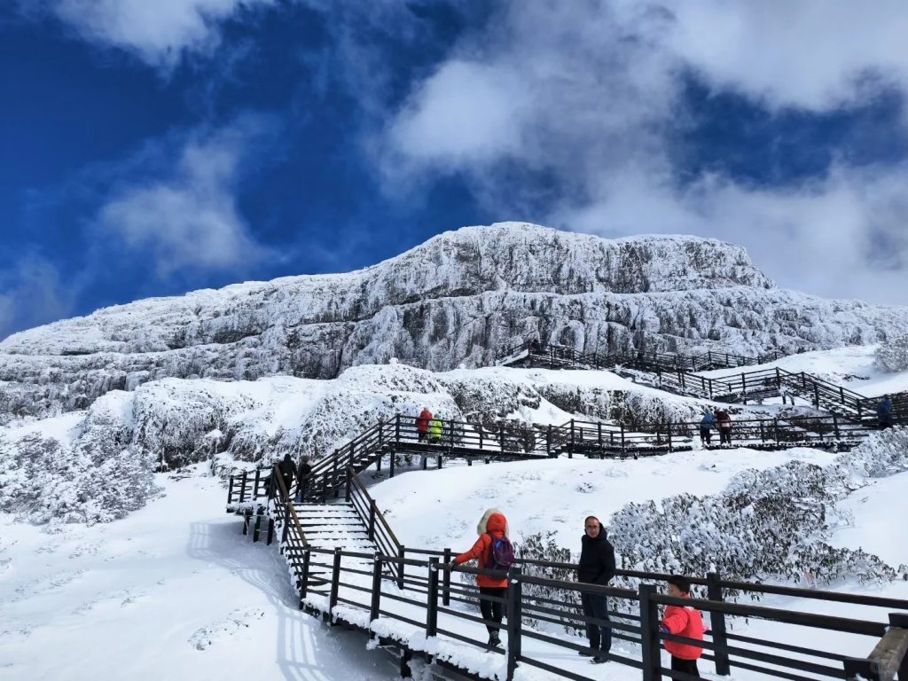 Du Lịch Hà Khẩu – Thạch Lâm – Côn Minh – Núi Tuyết Kiệu Tử – Kiến Thuỷ 4 Ngày 3 Đêm