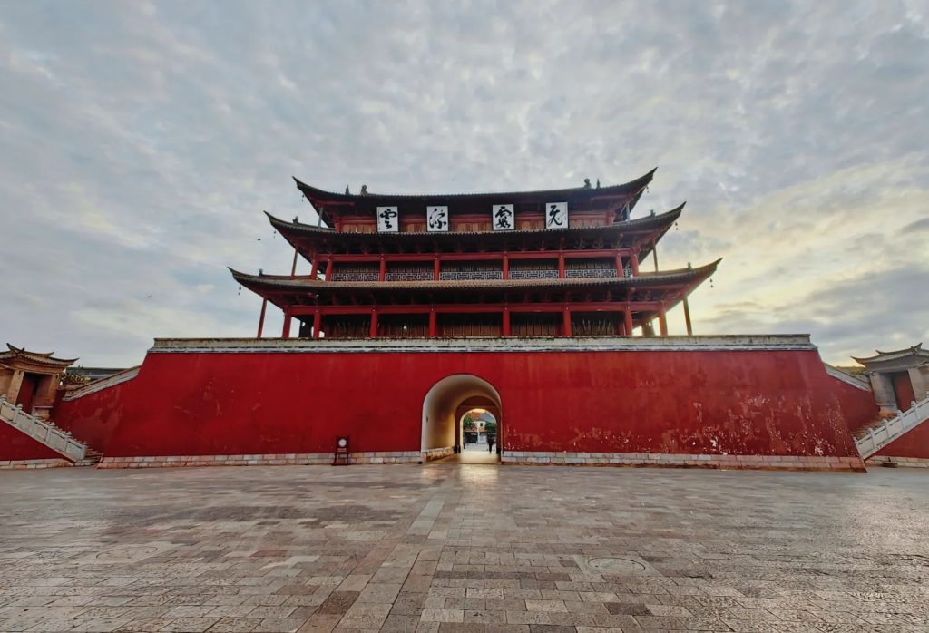 Du Lịch Hà Khẩu – Thạch Lâm – Côn Minh – Núi Tuyết Kiệu Tử – Kiến Thuỷ 4 Ngày 3 Đêm