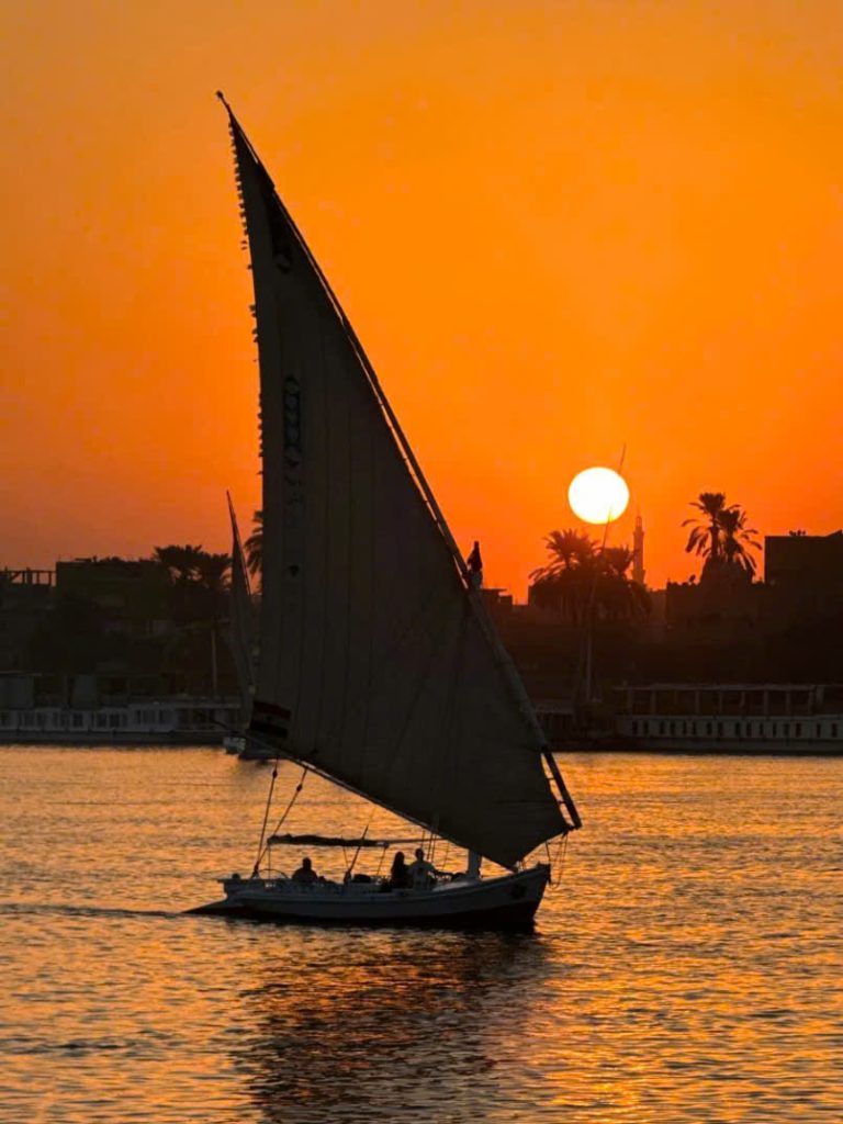 Hoàng hôn trên sông Nile