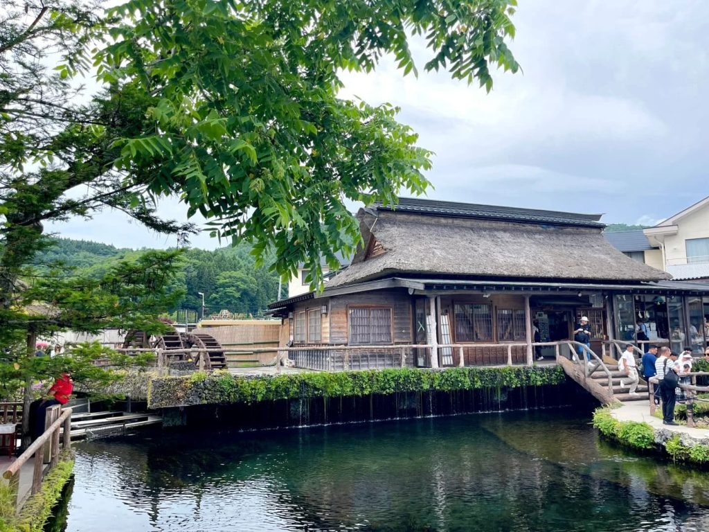 Làng cổ Oshino Hakkai