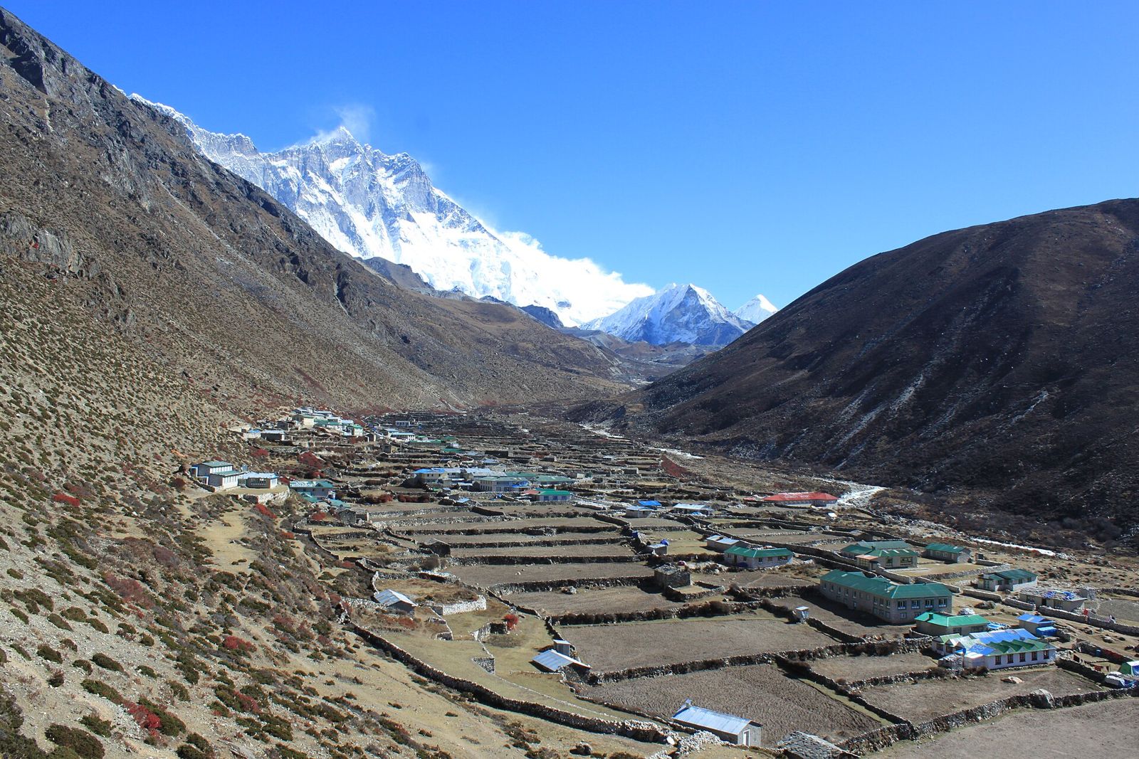 Làng Dingboche 4.410 m, nơi nhiều đoàn EBC ngủ hai đêm để thích nghi độ cao