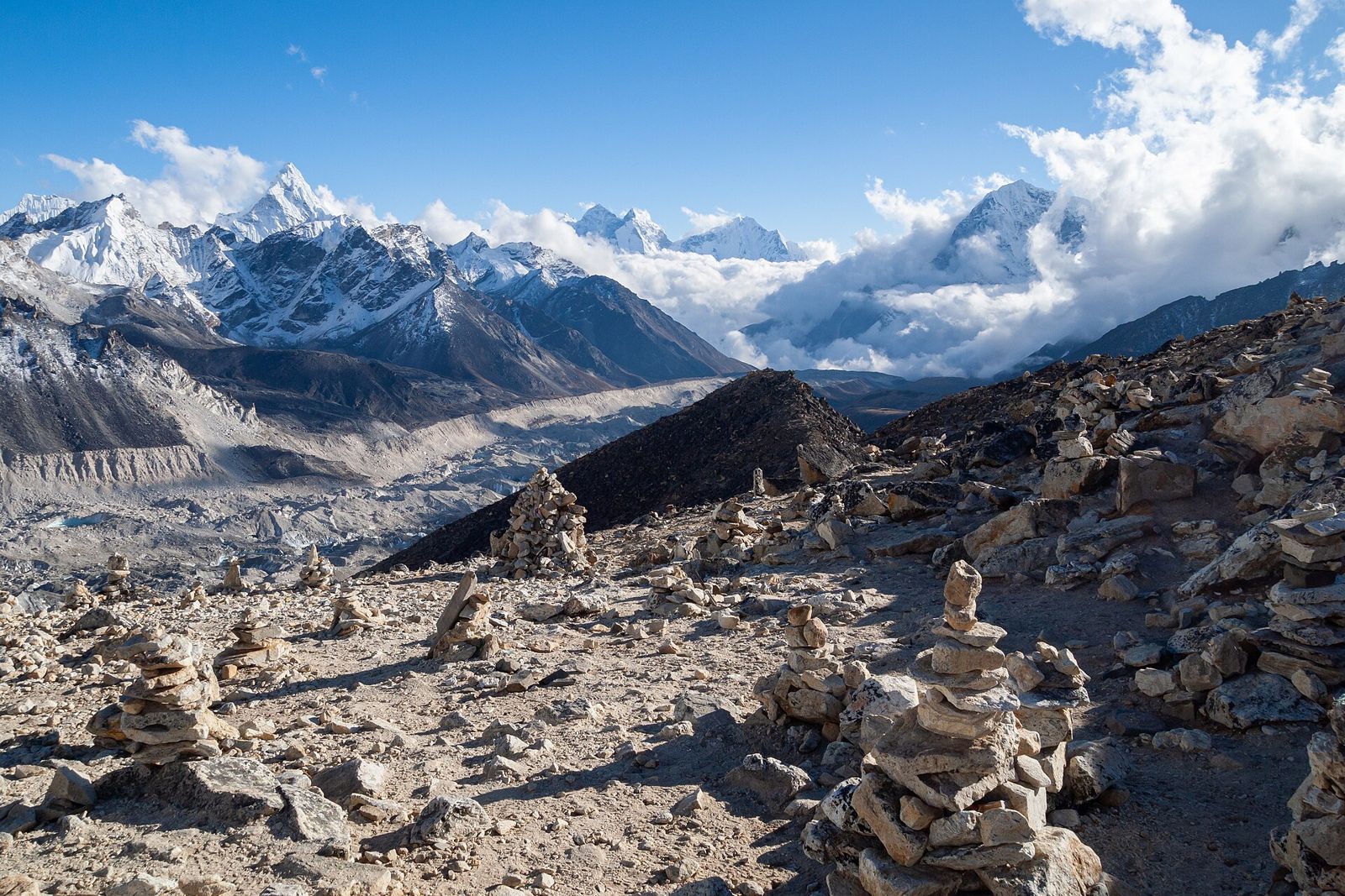 Sông băng Khumbu, nơi đặt khu vực Everest Base Camp phía Nepal