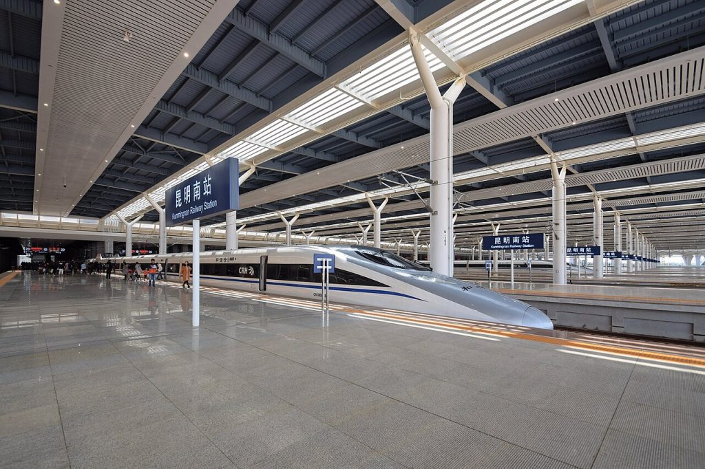 Tàu cao tốc CRH đỗ ở ga Côn Minh Nam