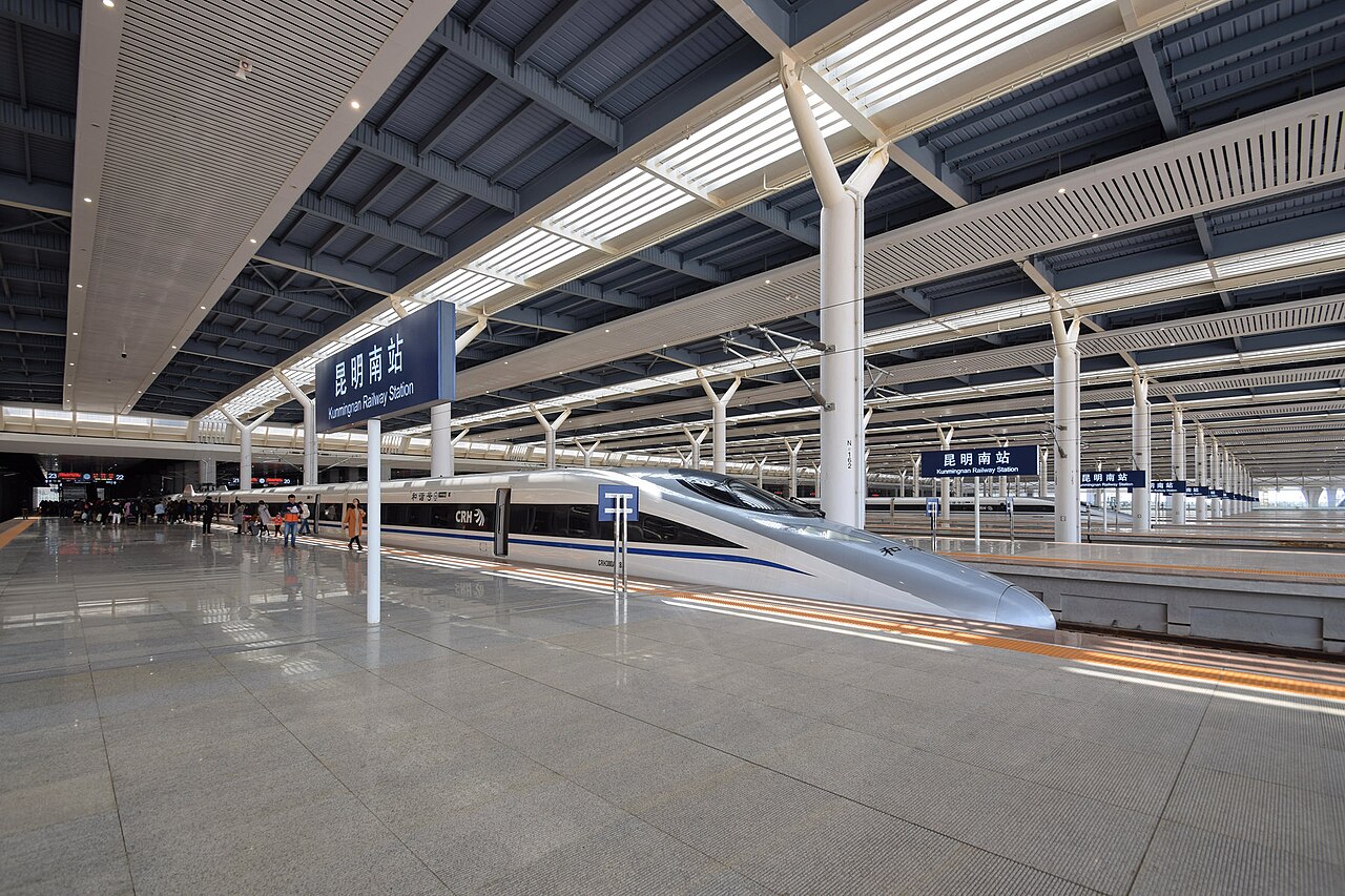Tàu cao tốc đỗ ở ga Côn Minh Nam, Vân Nam