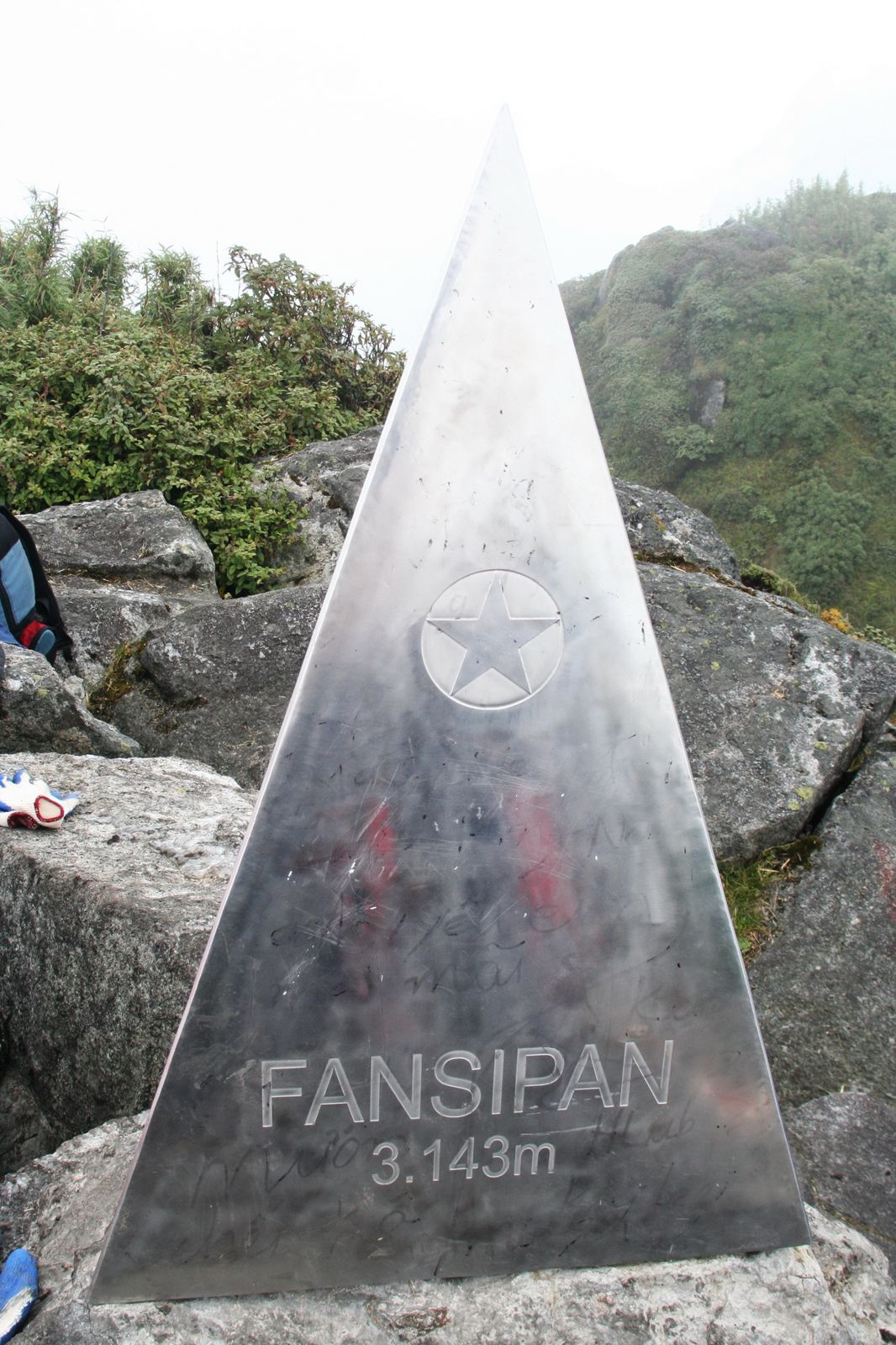 Đỉnh Fansipan 3.147,3 m, nơi nhiều người Việt tích lũy kinh nghiệm trekking Tây Bắc