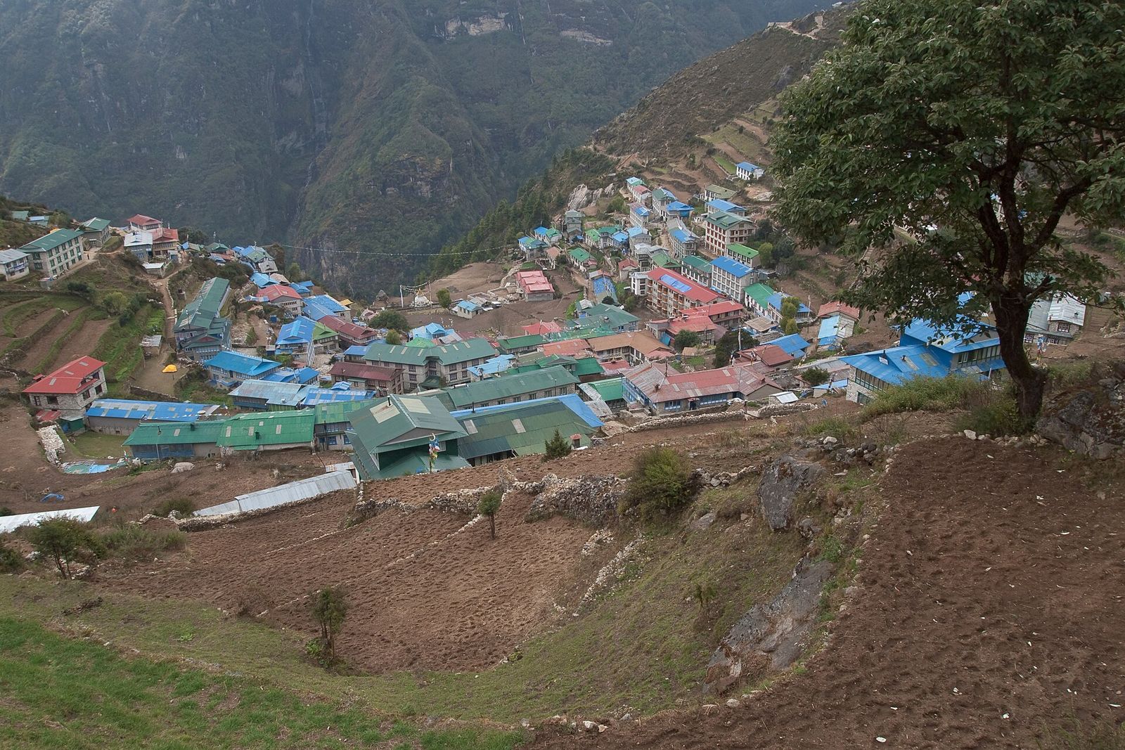 Namche Bazaar 3.440 m, nơi người đi EBC học nhịp chậm của vùng núi cao