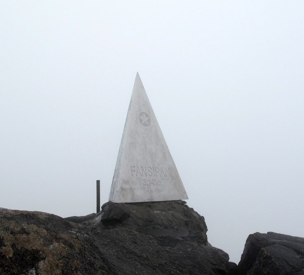 Đường trekking lên đỉnh Fansipan, cung đường thường đi 2 ngày 1 đêm