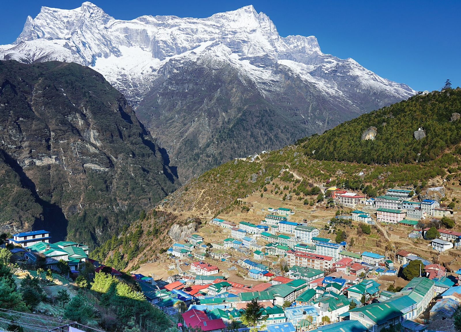 Namche Bazaar 3.440 m, nơi lịch EBC thường có một ngày dừng để thích nghi