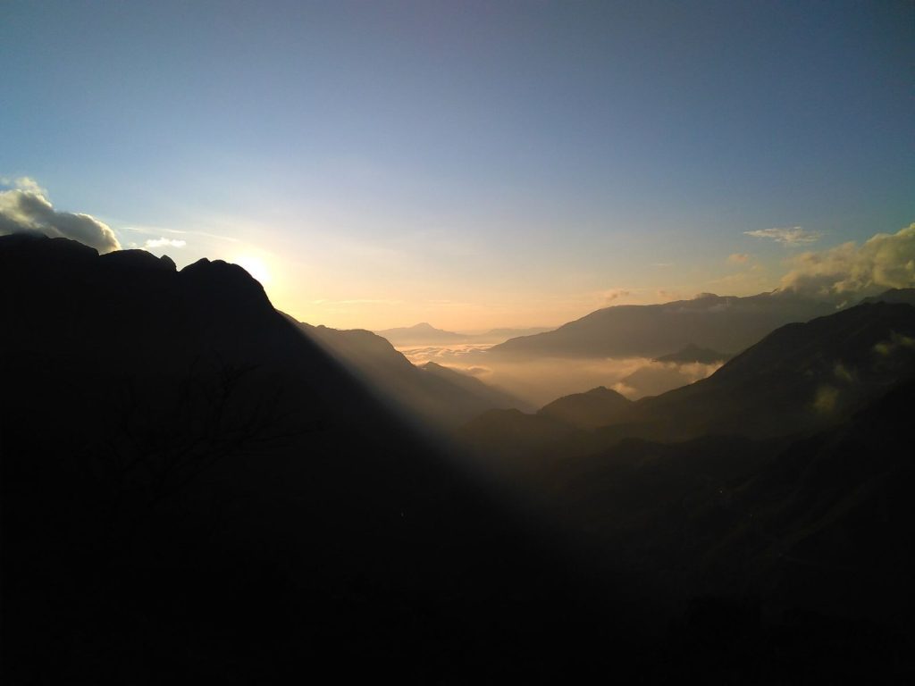 Dãy Hoàng Liên Sơn, nơi có nhiều cung trekking dài ngày cho người đã đi Fansipan