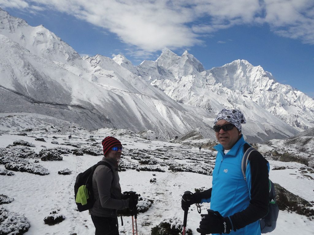 Đường mòn tuyến Everest Base Camp, nơi mỗi ngày đi 6–8 giờ liên tiếp