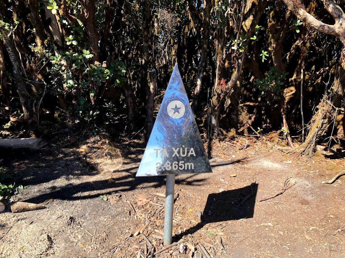 Sống núi Tà Xùa, cung trekking hợp để tập dốc dài mang balo trước EBC