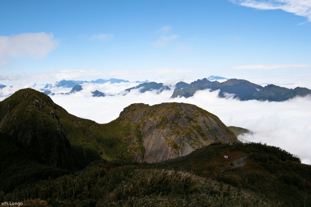 Núi rừng Tây Bắc, nơi người trekking Việt tập dốc dài trước khi sang Himalaya