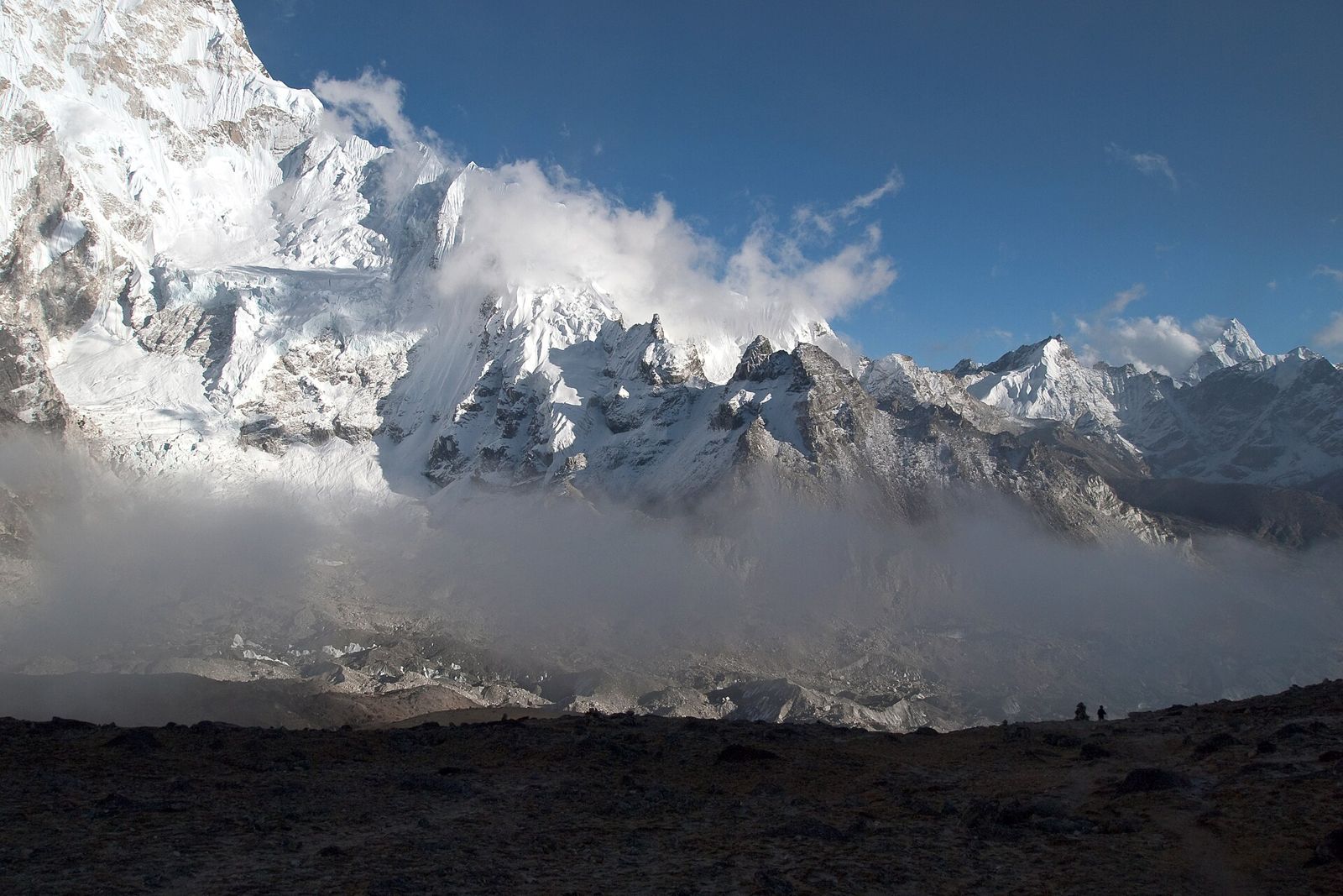 Kala Patthar nhìn về phía đỉnh Everest, điểm ngắm cao nhất trên tuyến Everest Base Camp