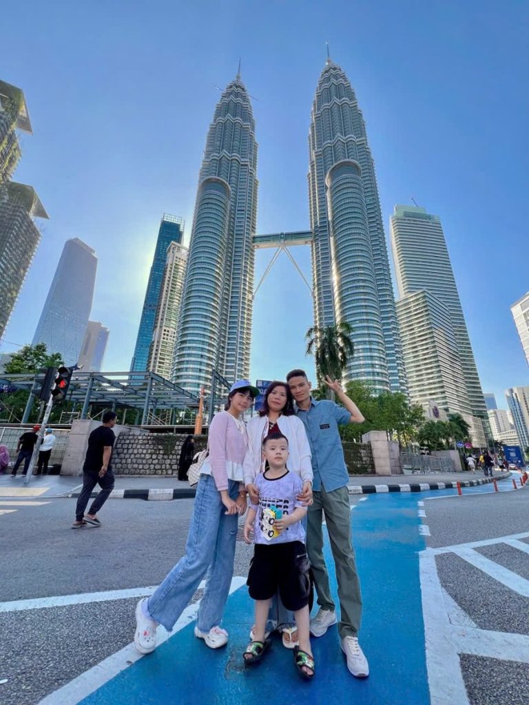 Tháp đôi Petronas, Kuala Lumpur, Malaysia - ảnh thực tế Vietkingtravel