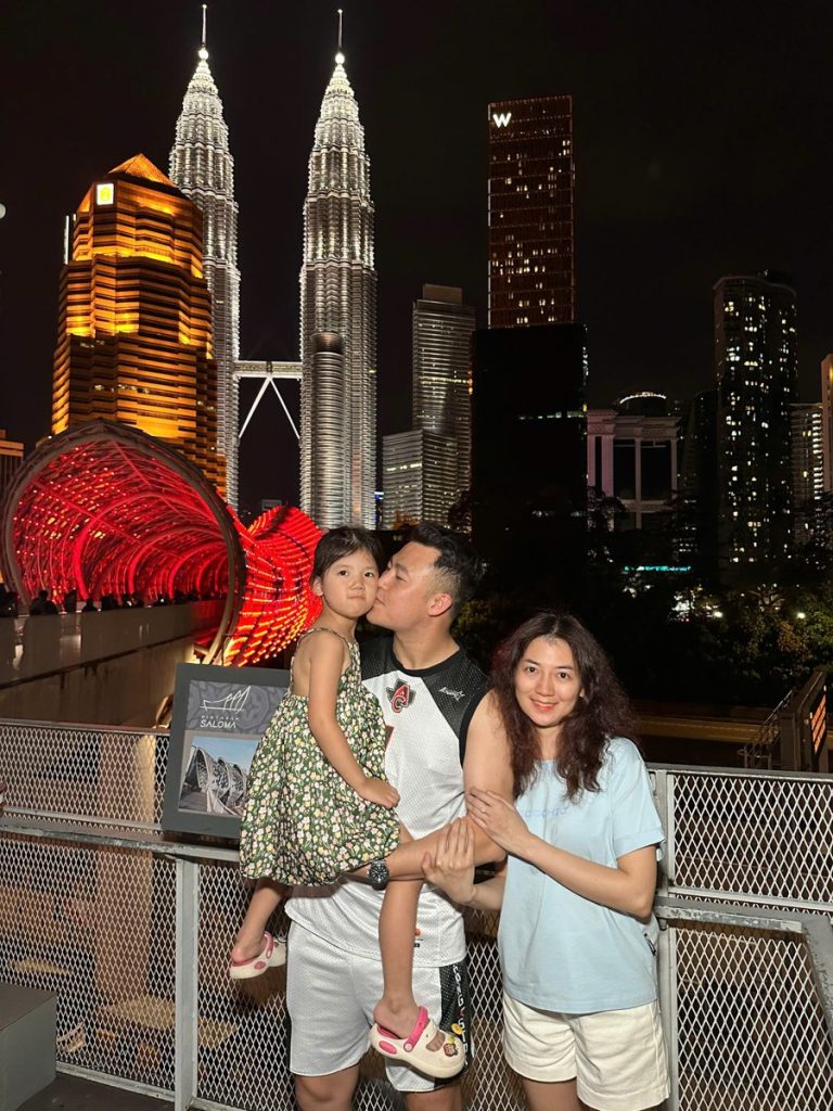 Tháp đôi Petronas, Kuala Lumpur, Malaysia - ảnh thực tế Vietkingtravel