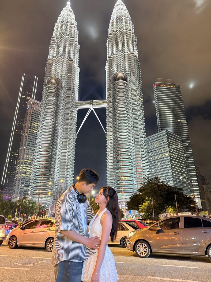 Tháp đôi Petronas, Kuala Lumpur, Malaysia - Tour Sing–Mã cho bố mẹ: ngồi ngắm nhạc nước KLCC thay vì chen Petronas