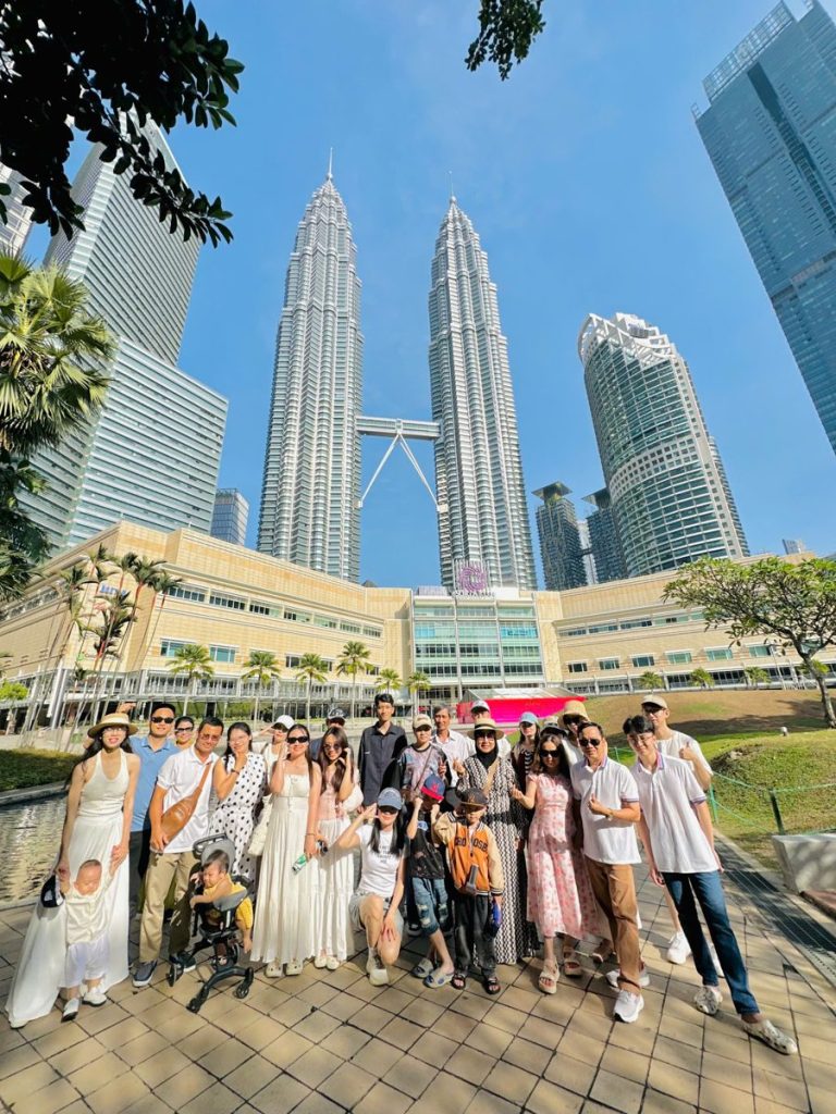 Tháp đôi Petronas, Kuala Lumpur, Malaysia - ảnh thực tế Vietkingtravel